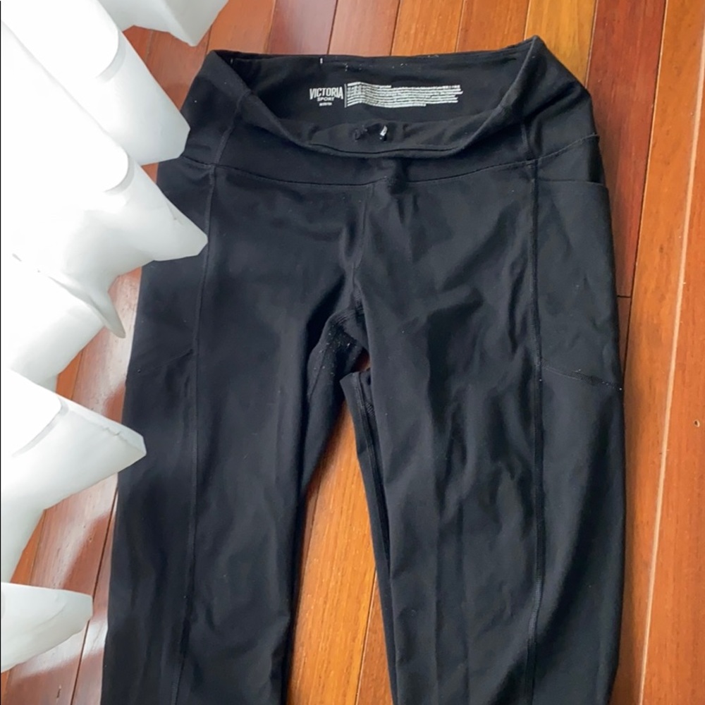 Victoria’s sport leggings with pockets